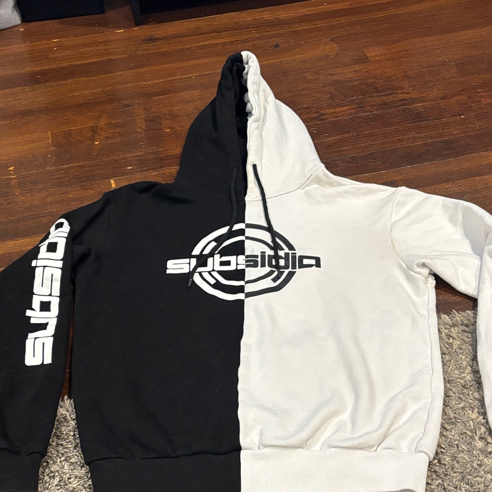 Black and White subsidio excision Hoodie